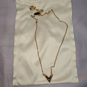 Louis Vuitton essential V necklace